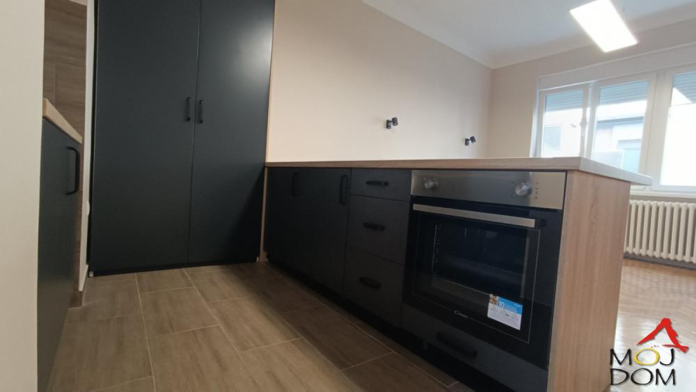 Slika 8 - Stan,NOVI SAD,CENTAR,kv: 32, € 123600, ID: 1031982