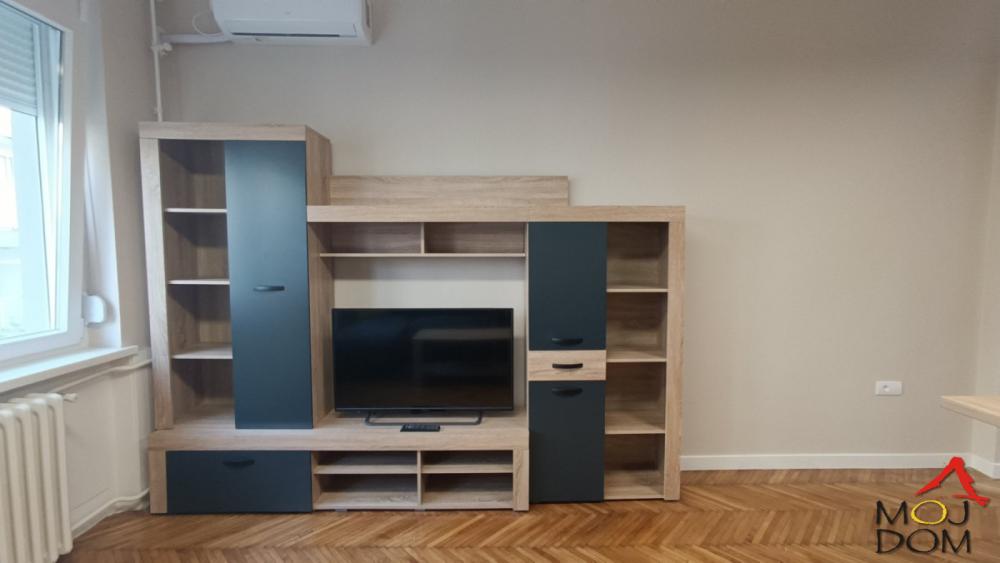 Slika 4 - Stan,NOVI SAD,CENTAR,kv: 32, € 123600, ID: 1031982