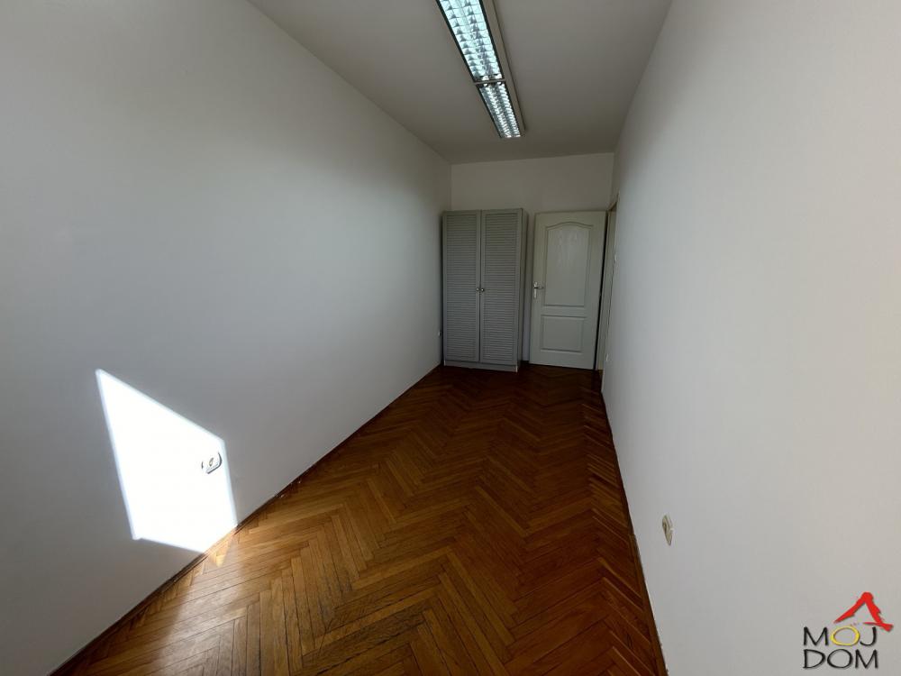 Slika 8 - Stan,NOVI SAD,BULEVAR,kv: 46, € 147290, ID: 1031515