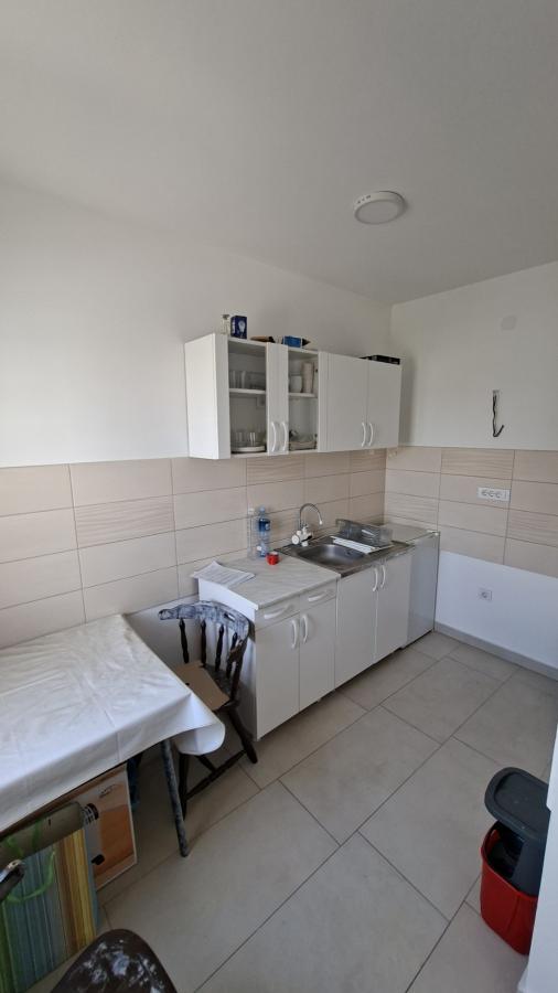 Slika 1 - Trosoban, 74m2, Podbara Novi Sad, sa terasom, ima lift