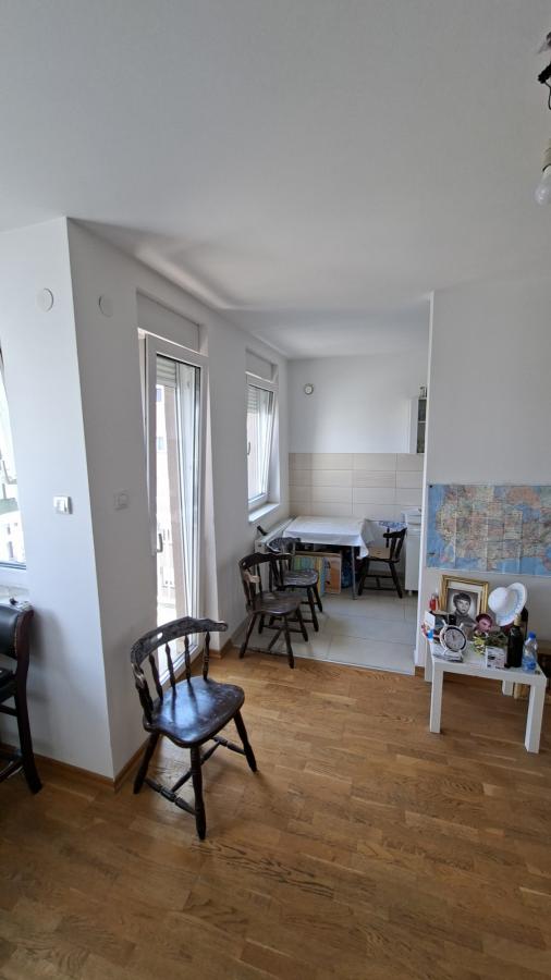 Slika 3 - Trosoban, 74m2, Podbara Novi Sad, sa terasom, ima lift