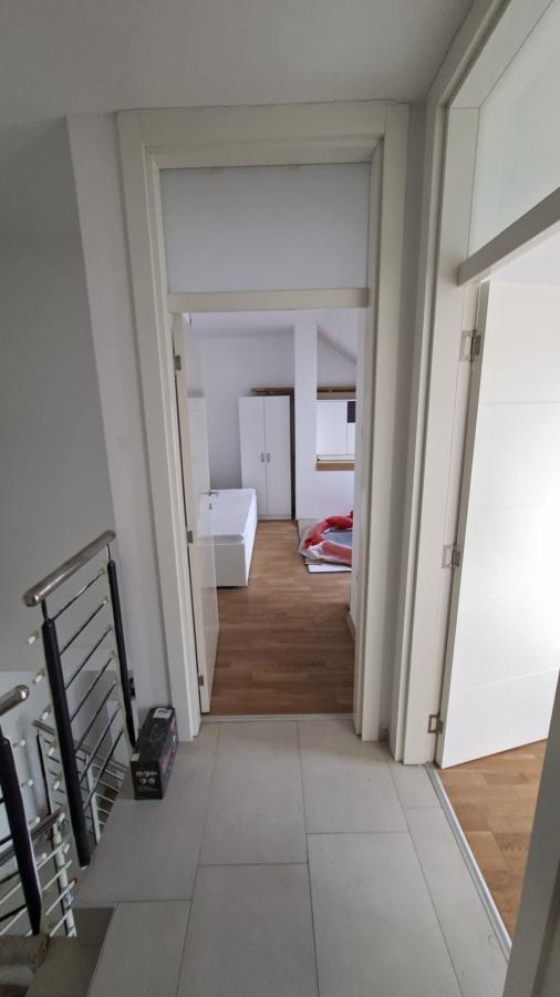 Slika 8 - Trosoban, 74m2, Podbara Novi Sad, sa terasom, ima lift