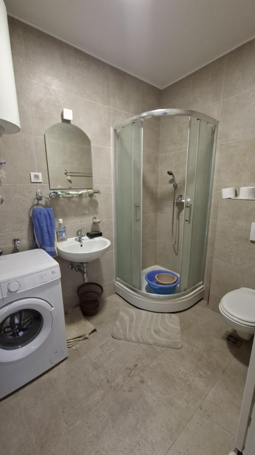 Slika 5 - Trosoban, 74m2, Podbara Novi Sad, sa terasom, ima lift