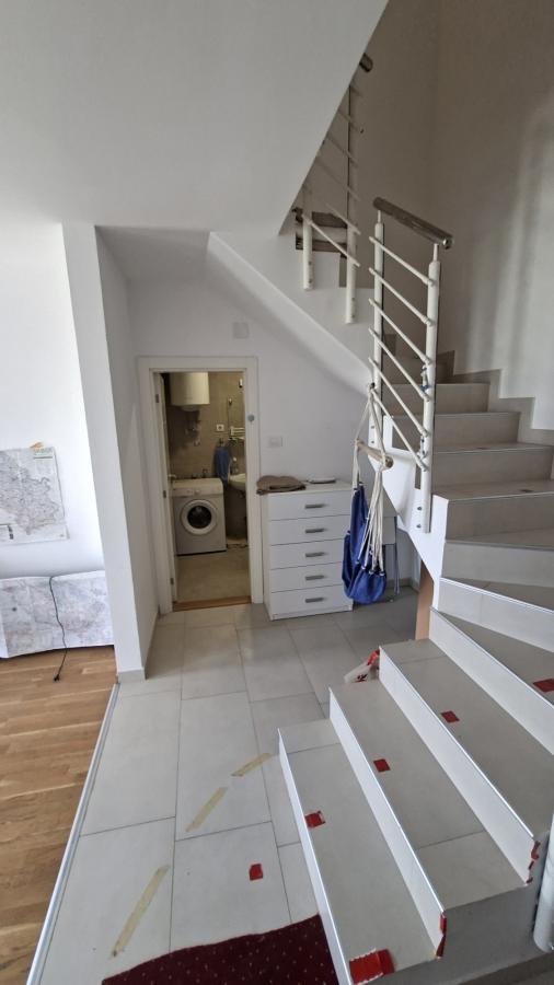 Slika 7 - Trosoban, 74m2, Podbara Novi Sad, sa terasom, ima lift