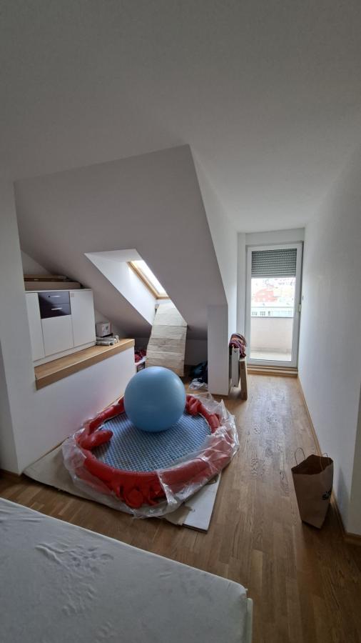 Slika 9 - Trosoban, 74m2, Podbara Novi Sad, sa terasom, ima lift