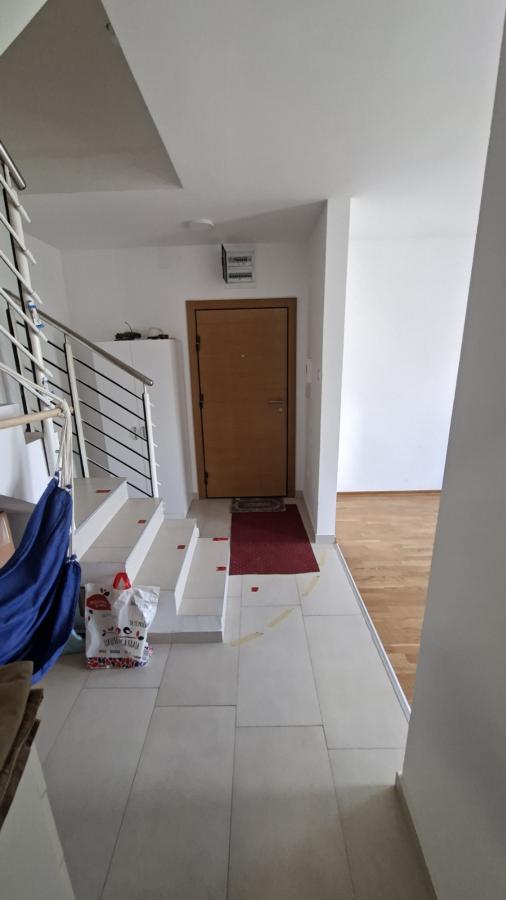 Slika 6 - Trosoban, 74m2, Podbara Novi Sad, sa terasom, ima lift