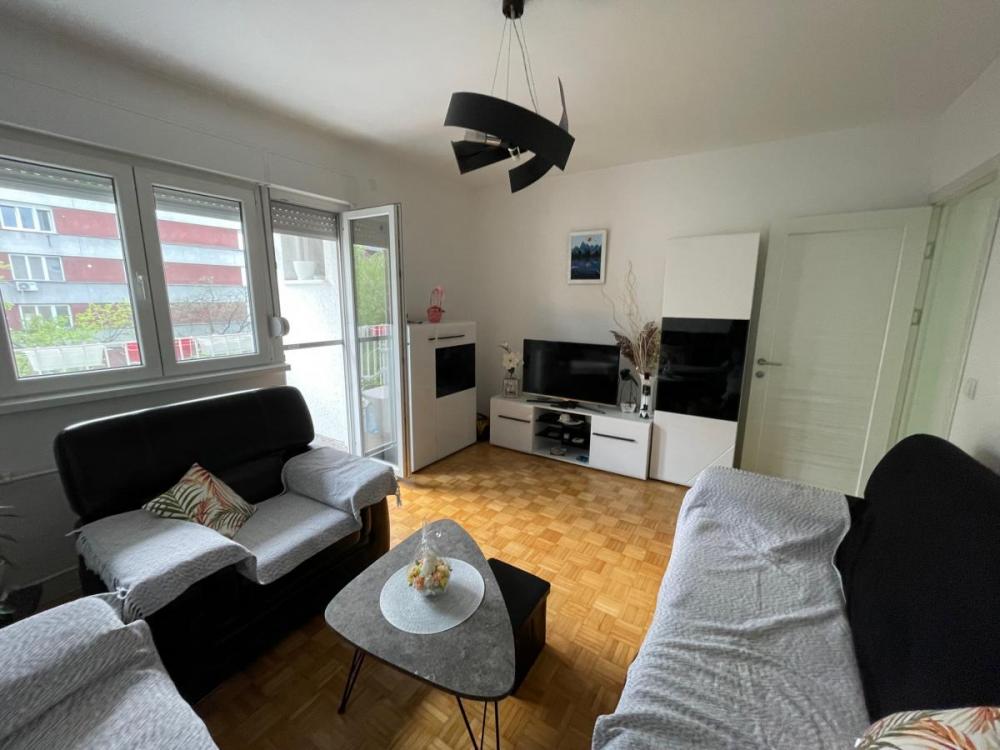 Slika 1 - Dvosoban stan 54m kod Ž.stanice Renoviran