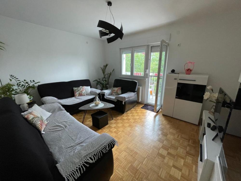 Glavna slika -Dvosoban stan 54m kod Ž.stanice Renoviran