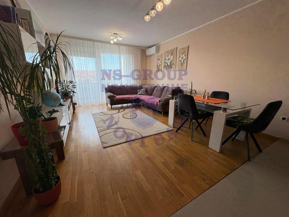 Glavna slika -Odlican cetvorosoban stan na Novoj Detelinari!