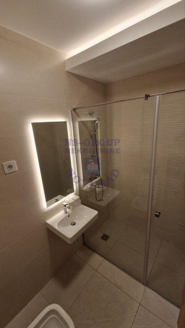 Slika 3 - Dvosoban, 40m2, Bulevar Evrope Novi Sad, sa terasom, ima lift