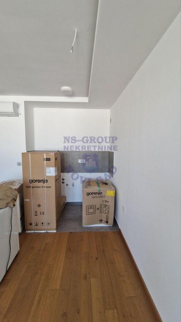 Slika 5 - Dvosoban, 40m2, Bulevar Evrope Novi Sad, sa terasom, ima lift