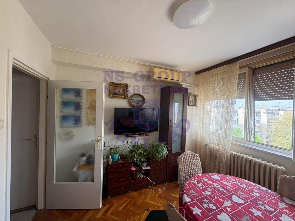 Slika 3 - Trosoban, 70m2, Bulevar kralja Petra I Novi Sad, ima lift