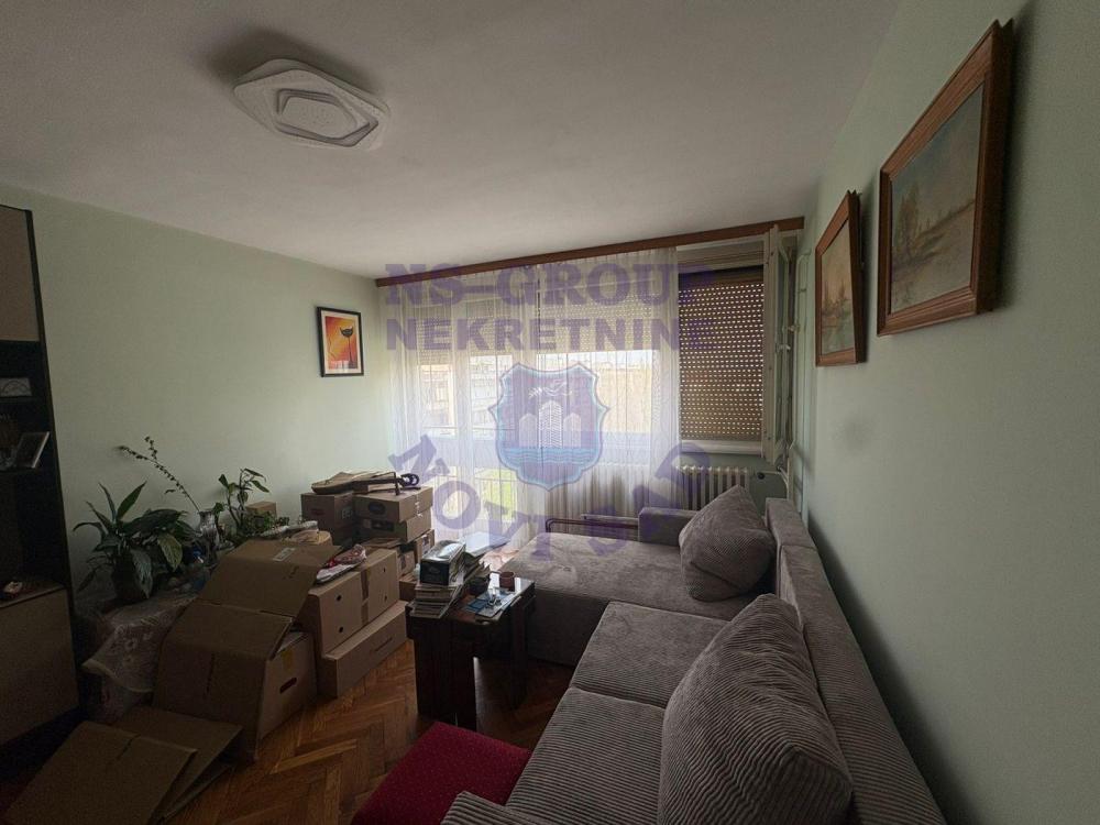 Slika 1 - Trosoban, 70m2, Bulevar kralja Petra I Novi Sad, ima lift