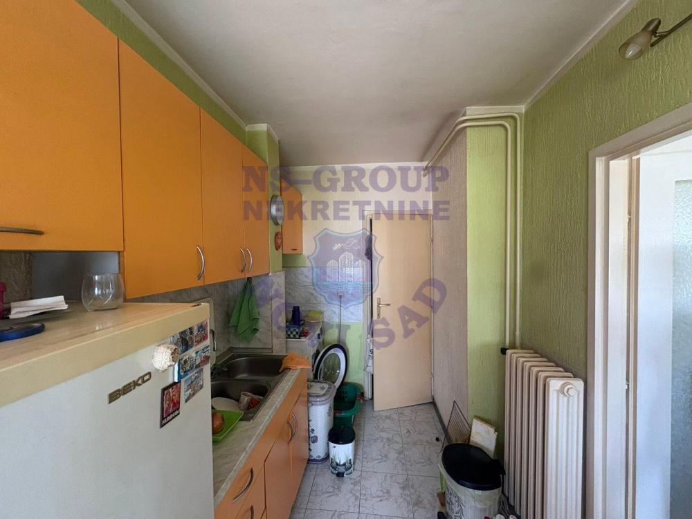 Slika 5 - Trosoban, 70m2, Bulevar kralja Petra I Novi Sad, ima lift