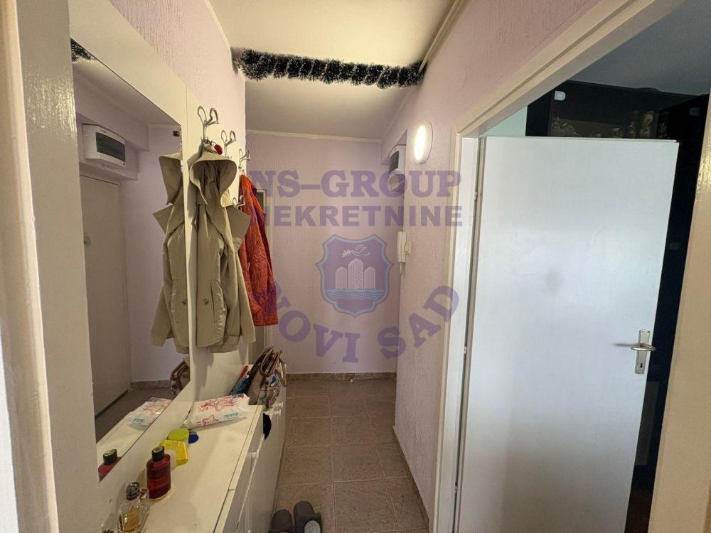 Slika 10 - Trosoban, 70m2, Bulevar kralja Petra I Novi Sad, ima lift