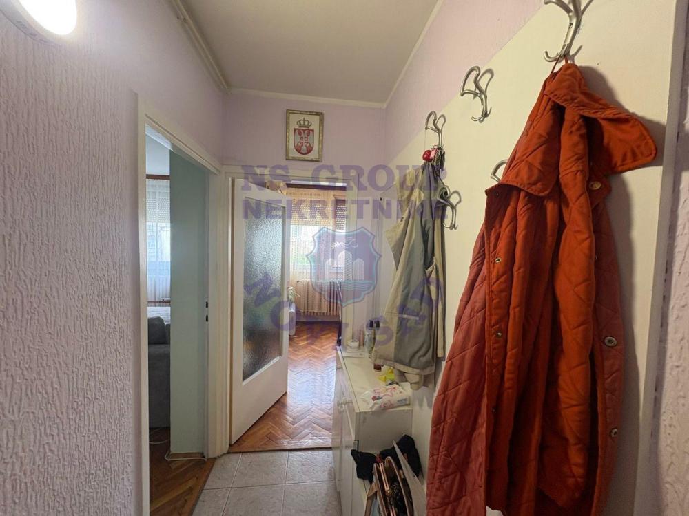 Slika 9 - Trosoban, 70m2, Bulevar kralja Petra I Novi Sad, ima lift