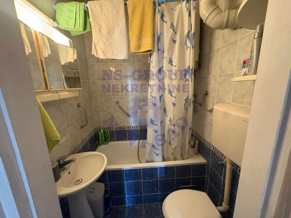 Slika 11 - Trosoban, 70m2, Bulevar kralja Petra I Novi Sad, ima lift