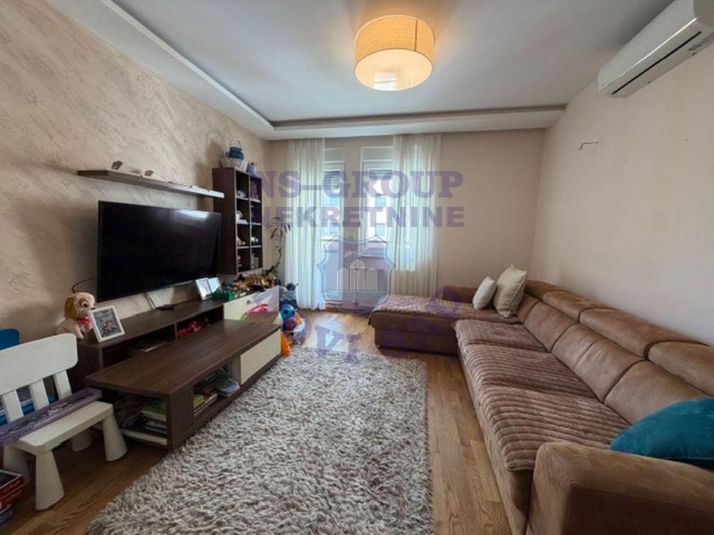 Glavna slika -Trosoban, 64m2, Socijalno Novi Sad, sa terasom, ima lift