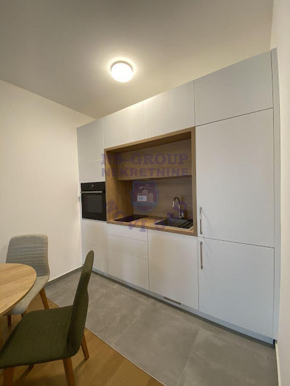 Slika 5 - Dvosoban, 42m2, Bulevar Evrope Novi Sad, sa terasom, ima lift