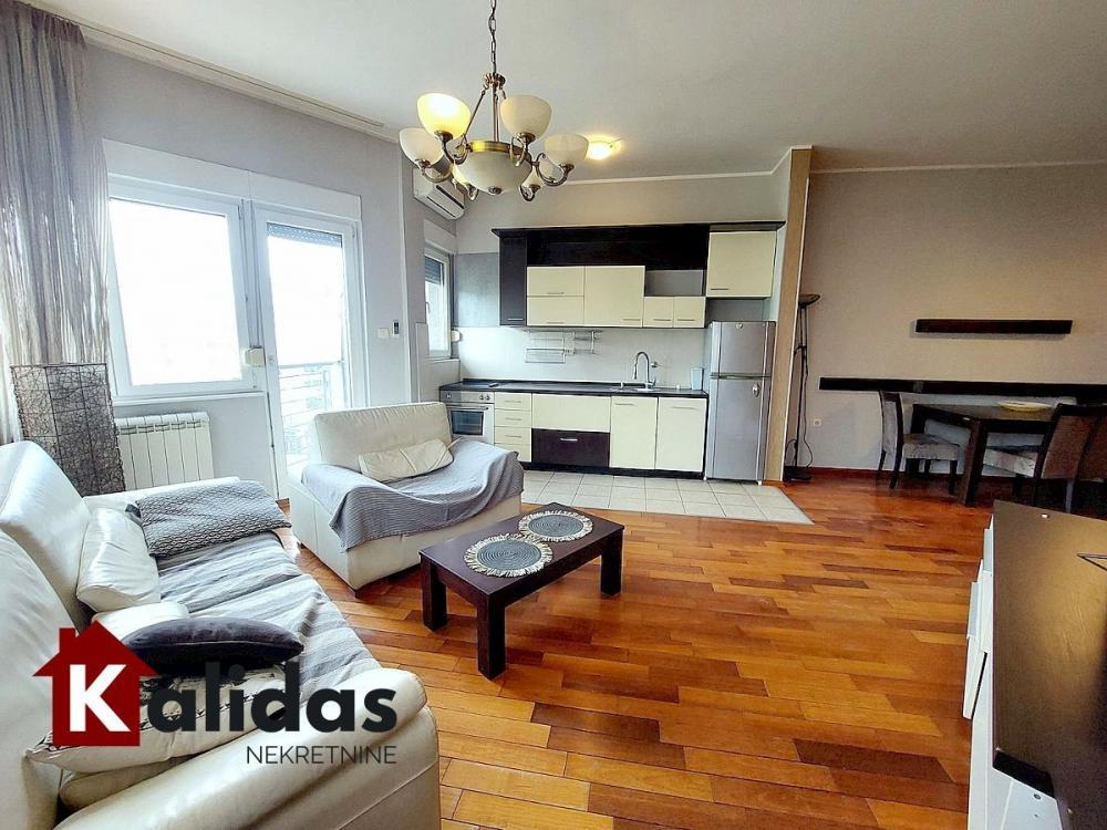 Glavna slika -Stan,NOVI SAD,BULEVAR EVROPE,kv: 67, € 170000, ID: 1008728