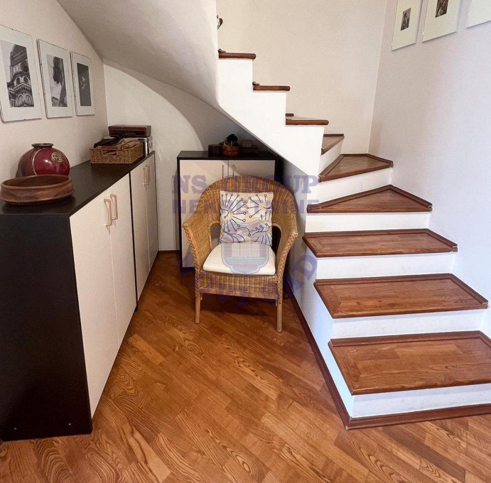 Slika 4 - Četvorosoban, 102m2, Adamovićevo naselje Novi Sad, sa terasom, ima lift