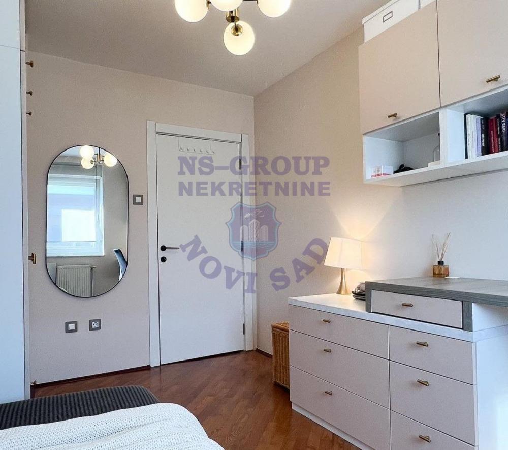 Slika 6 - Četvorosoban, 102m2, Adamovićevo naselje Novi Sad, sa terasom, ima lift