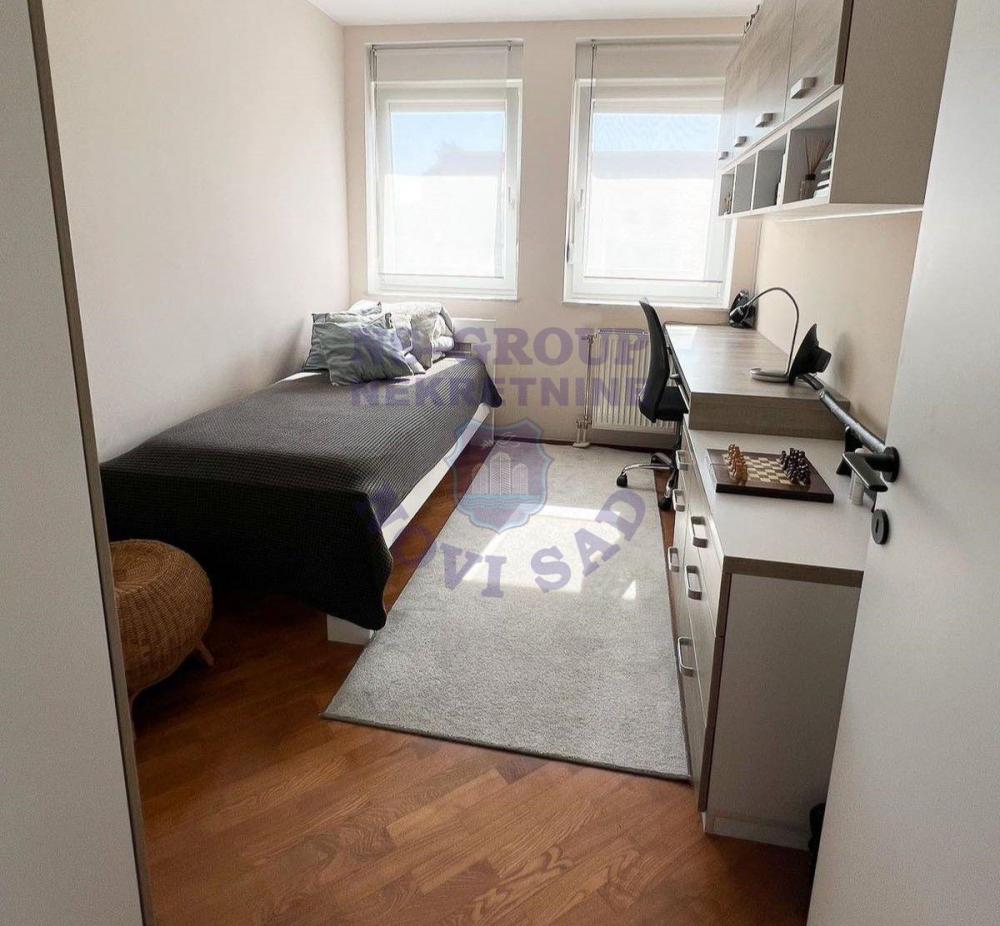 Slika 10 - Četvorosoban, 102m2, Adamovićevo naselje Novi Sad, sa terasom, ima lift