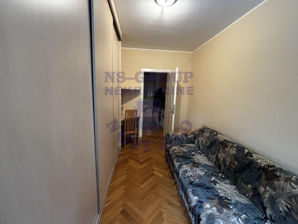 Slika 2 - Dvoiposoban, 46m2, Podbara Novi Sad, sa terasom, ima lift