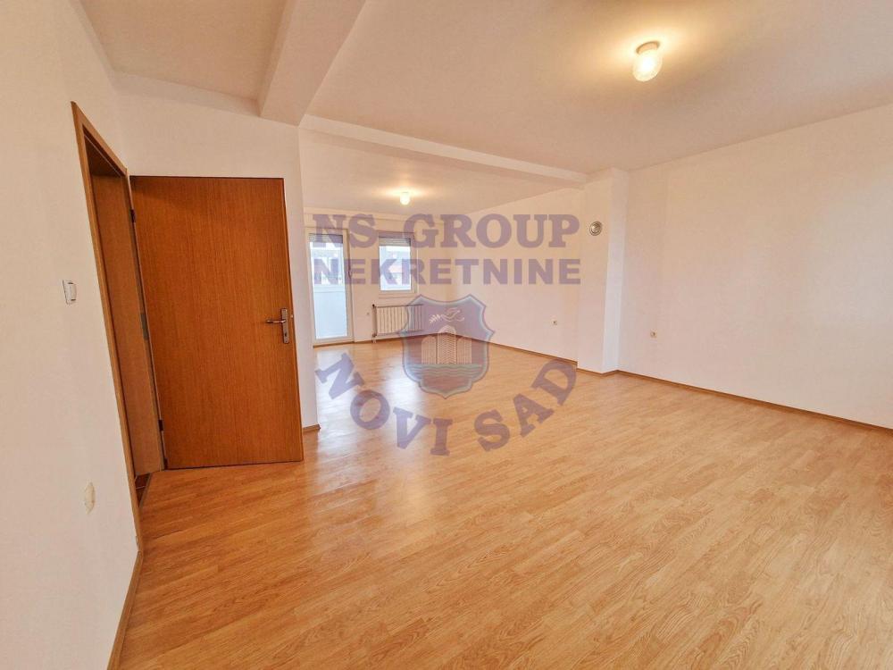 Slika 1 - Petosoban, 123m2, Novo naselje Novi Sad, sa terasom, ima lift