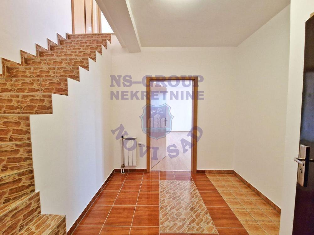 Slika 2 - Petosoban, 123m2, Novo naselje Novi Sad, sa terasom, ima lift