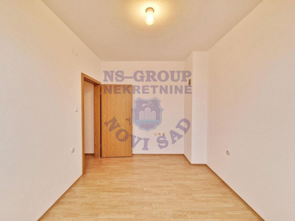 Slika 8 - Petosoban, 123m2, Novo naselje Novi Sad, sa terasom, ima lift