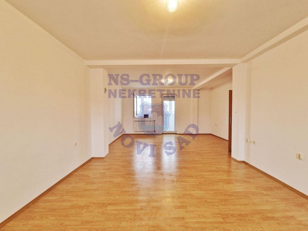 Glavna slika -Petosoban, 123m2, Novo naselje Novi Sad, sa terasom, ima lift