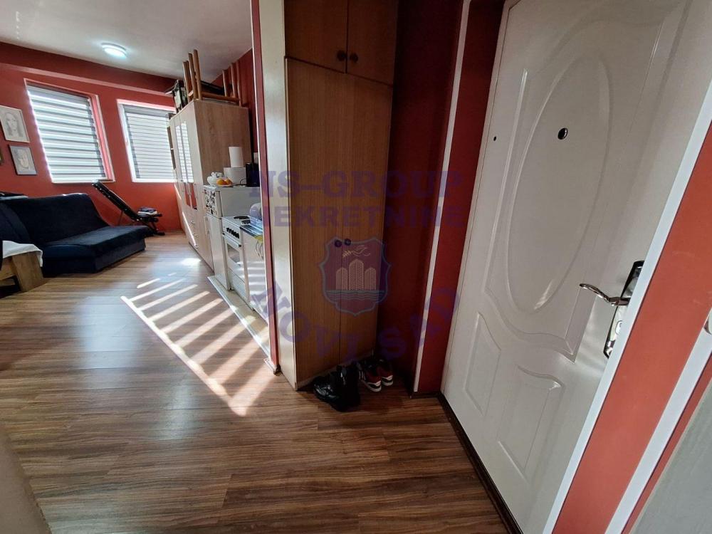 Slika 11 - Jednoiposoban, 35m2, Telep Novi Sad, sa terasom