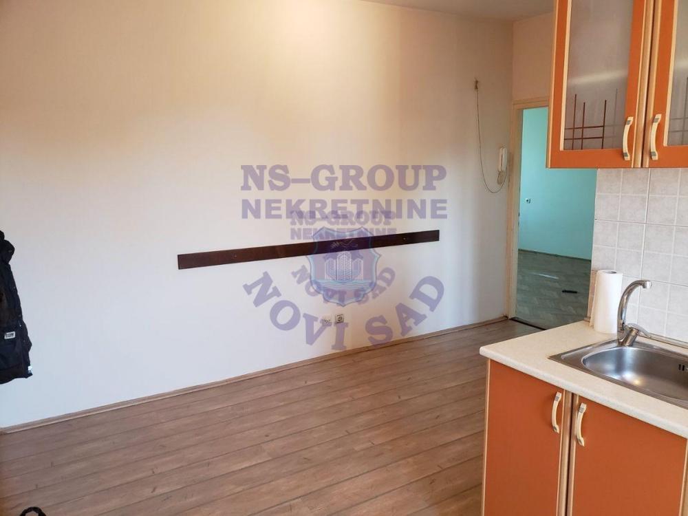 Slika 6 - Dvoiposoban, 54m2, Detelinara Novi Sad, sa terasom