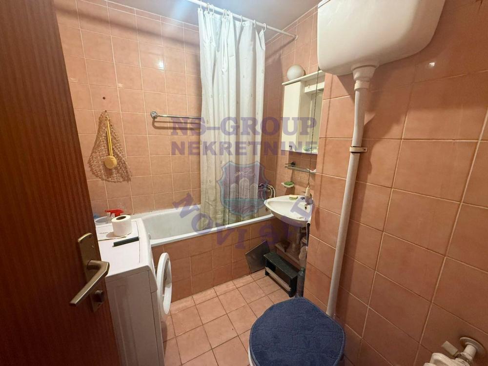 Slika 7 - Dvosoban, 46m2, Satelit Novi Sad, sa terasom, ima lift