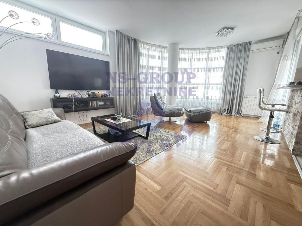 Slika 2 - Trosoban, 76m2, Novi Sad centar Novi Sad, sa terasom, ima lift