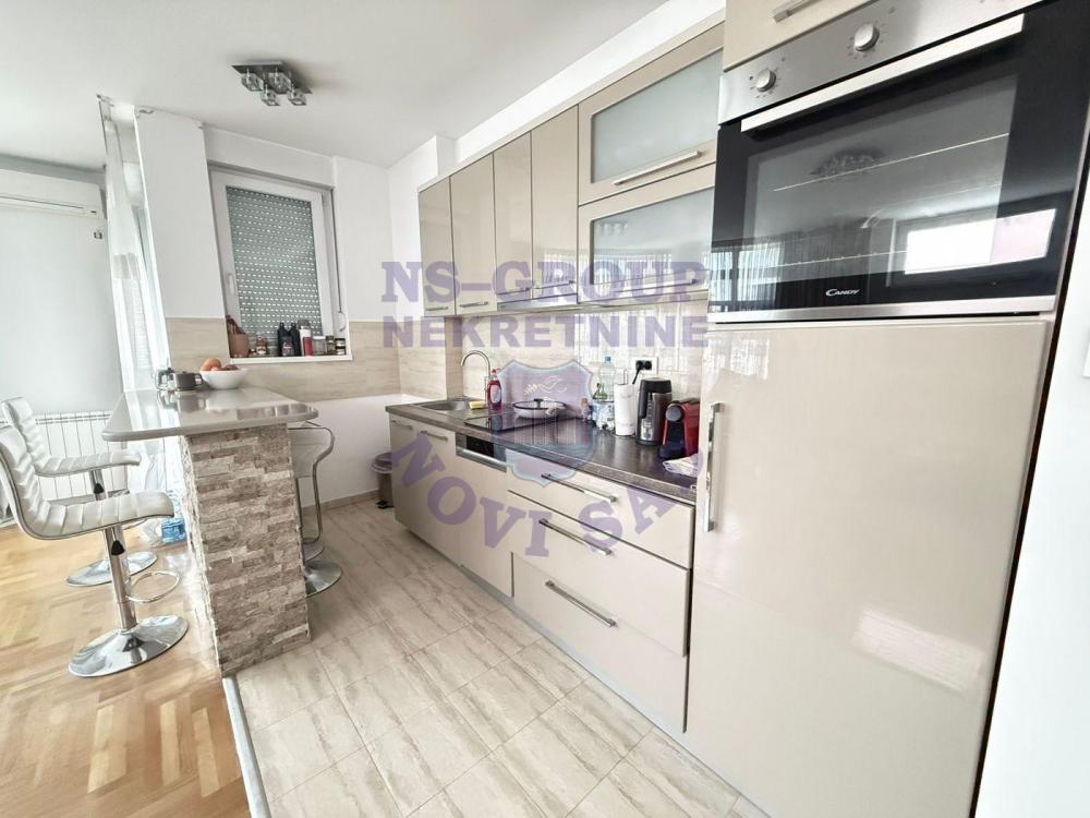 Slika 3 - Trosoban, 76m2, Novi Sad centar Novi Sad, sa terasom, ima lift