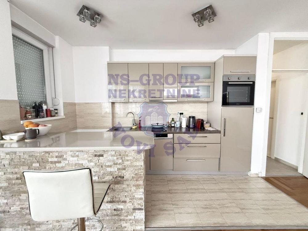 Slika 4 - Trosoban, 76m2, Novi Sad centar Novi Sad, sa terasom, ima lift