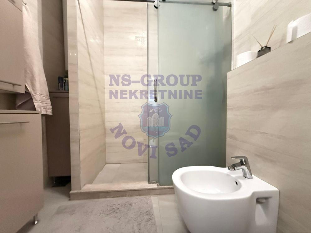 Slika 10 - Trosoban, 76m2, Novi Sad centar Novi Sad, sa terasom, ima lift