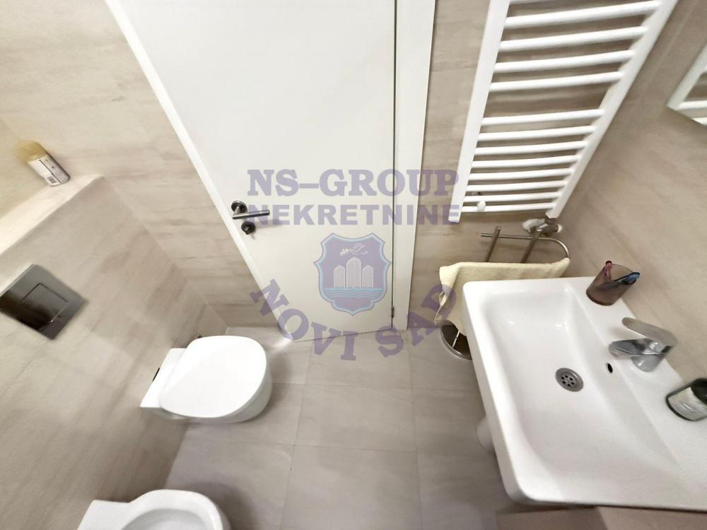 Slika 11 - Trosoban, 76m2, Novi Sad centar Novi Sad, sa terasom, ima lift