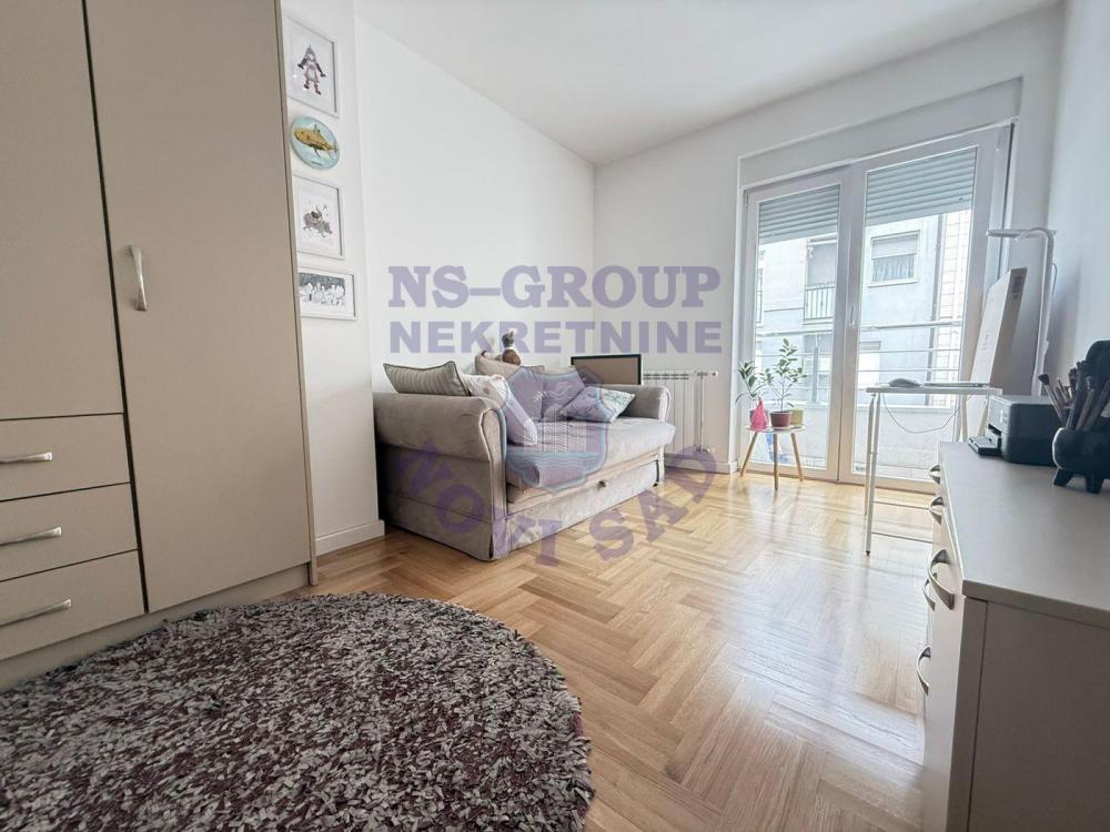 Slika 8 - Trosoban, 76m2, Novi Sad centar Novi Sad, sa terasom, ima lift