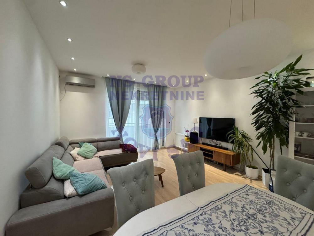 Slika 1 - Četvorosoban, Sajmište Novi Sad, sa terasom, ima lift