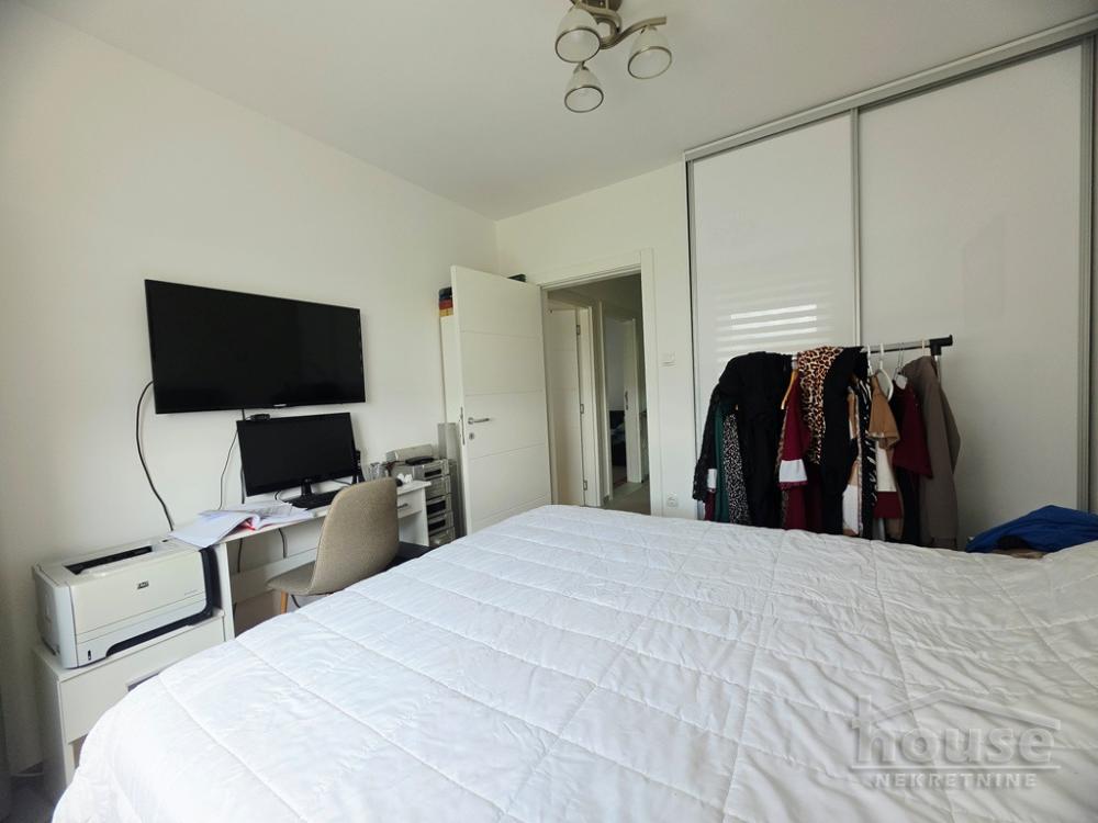 Slika 8 - Stan,NOVI SAD,ADICE,kv: 80.00, € 180000, ID: 1065628