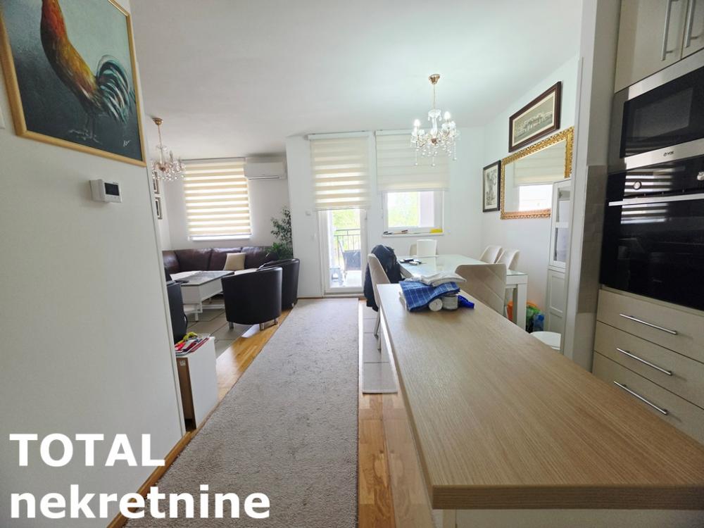 Slika 8 - Stan,NOVI SAD,ADICE,kv: 80.00, € 180000, ID: 1102476