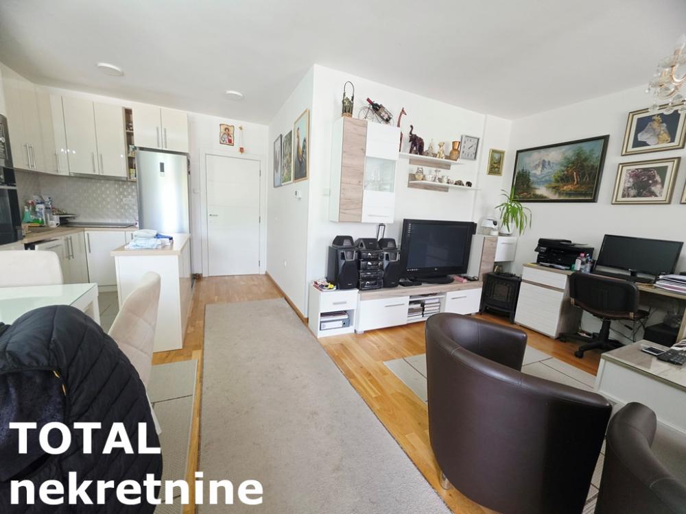 Slika 7 - Stan,NOVI SAD,ADICE,kv: 80.00, € 180000, ID: 1102476