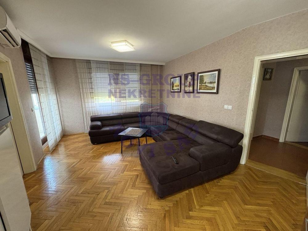 Slika 2 - Trosoban stan na Bulevaru 