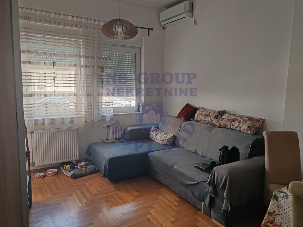 Glavna slika -Dvoiposoban, 43m2, Bulevar patrijarha Pavla (Somborski bulevar) Novi Sad, sa terasom, ima lift