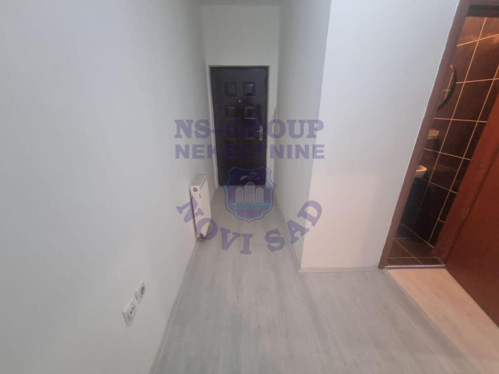 Slika 1 - 568577-Garsonjera-34m2-Somborski bulevar