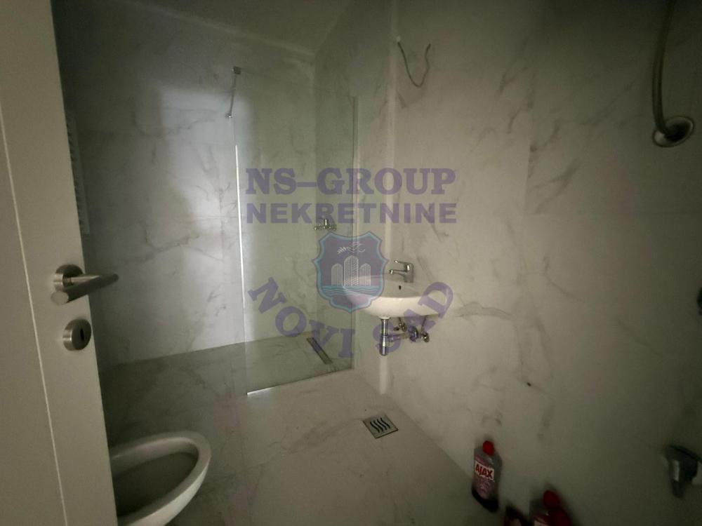 Slika 3 - Troiposoban, 74m2, Avijatičarsko naselje Novi Sad, sa terasom, ima lift