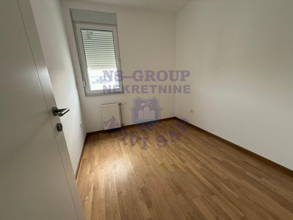 Slika 5 - Troiposoban, 74m2, Avijatičarsko naselje Novi Sad, sa terasom, ima lift